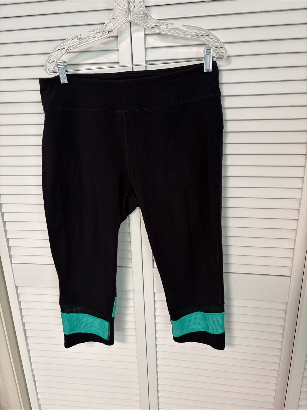 Fila Black Capri Leggings with Teal Cuff XXL